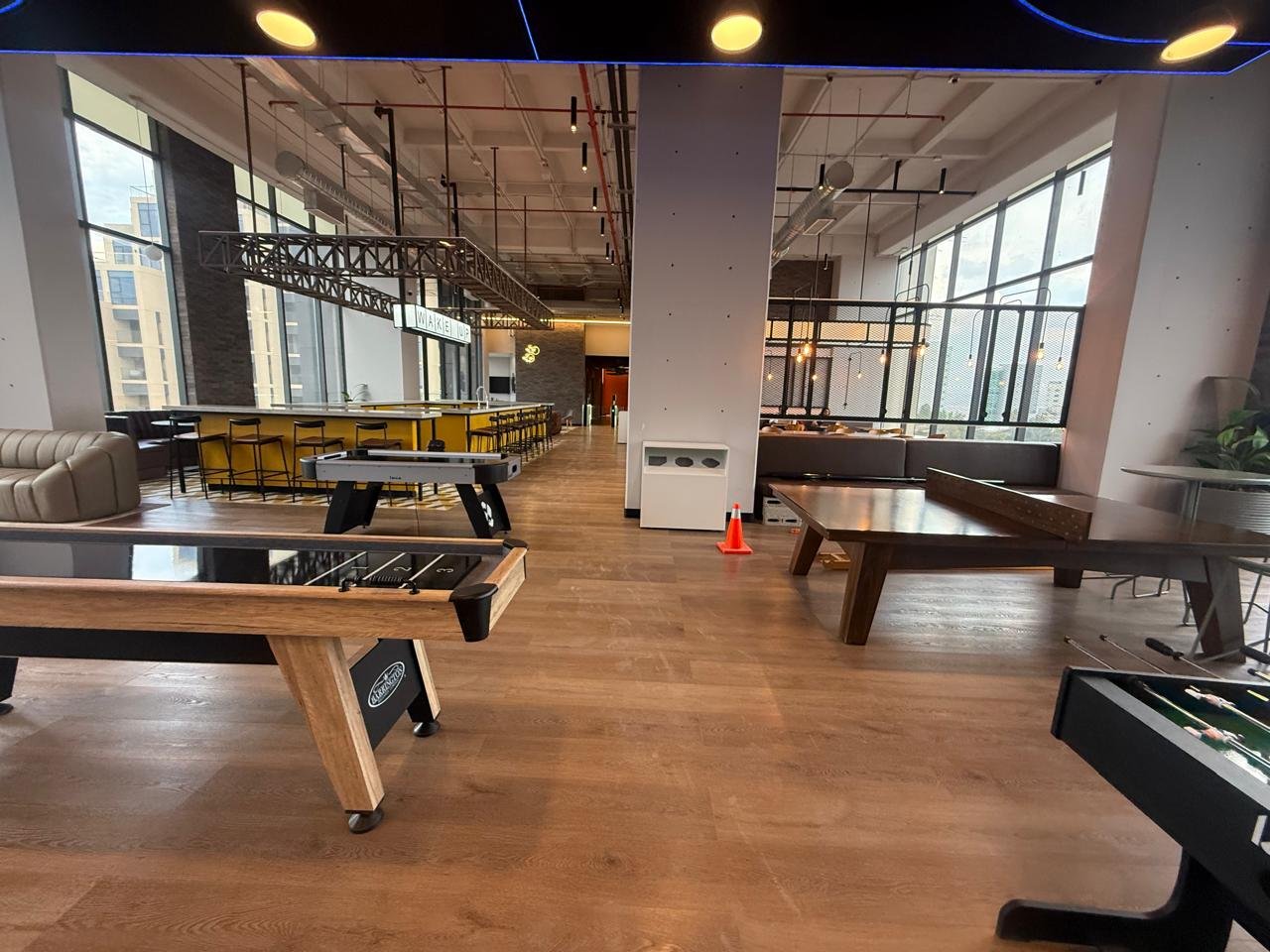 LEVEL Galería 16